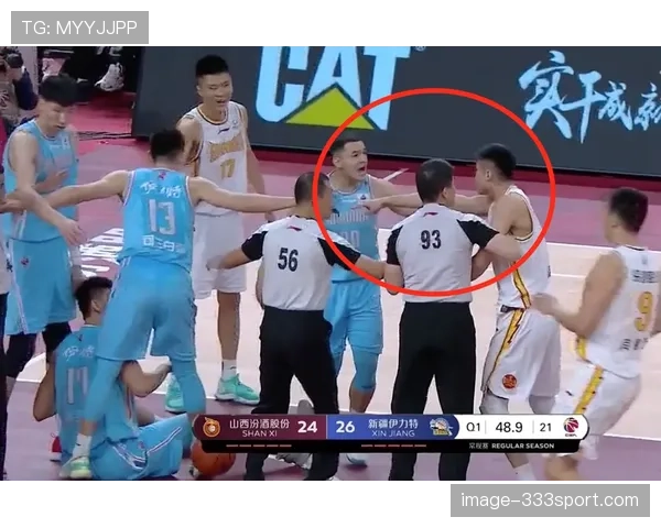 篮球比赛中哪些情况会触发“比赛中断规则”的判罚？
